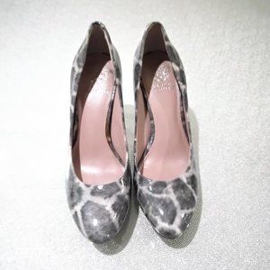 Vince Camuto Patent Leather Cream & Grey Animal Print Pumps 3" Heels 7.5 GUC